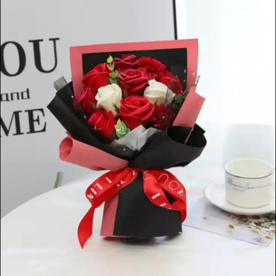 Ароматен букет вечни рози