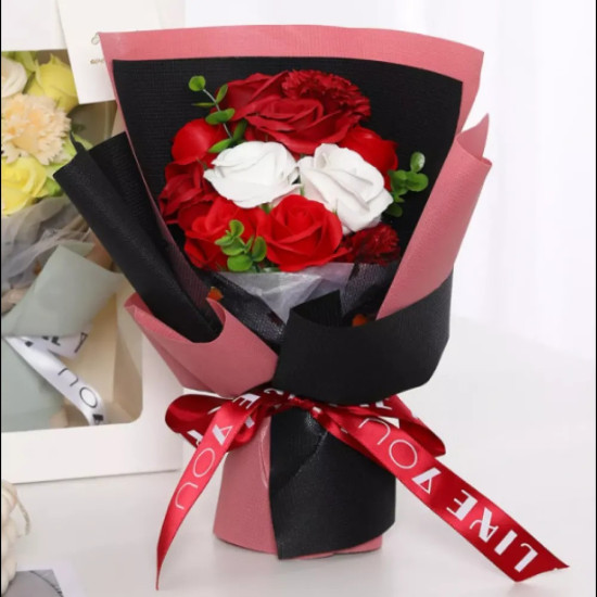 Ароматен букет вечни рози