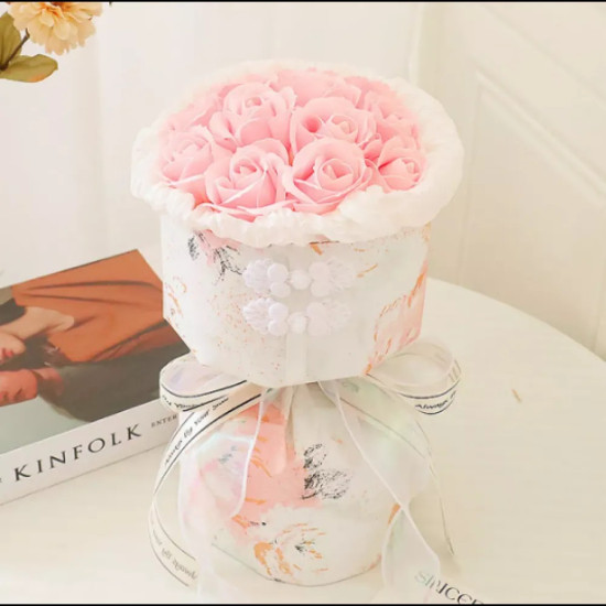 Букет ароматни розови рози в изтънчена опаковка